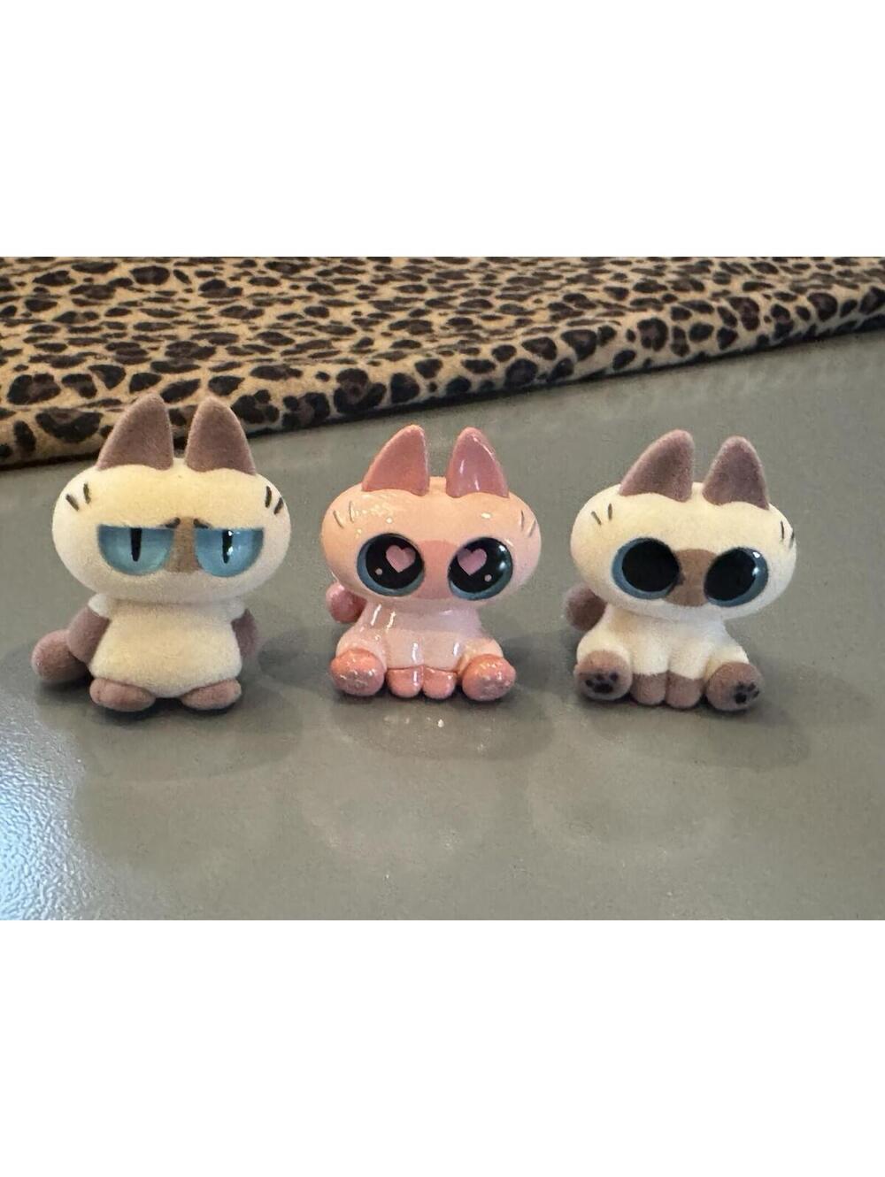 Moe Azukisan Various Siamese Cat 4cm/1.5" Mini Figurine Confirmed Designer Toy